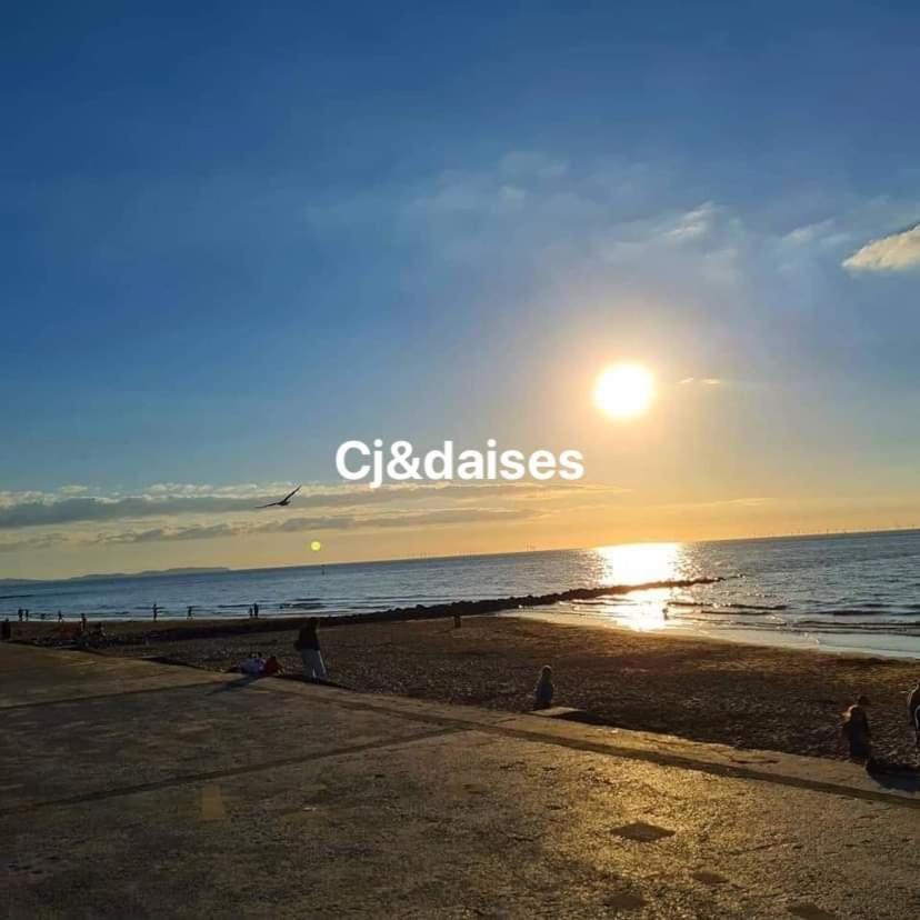 Cj & Daisies Holiday Home Prestatyn Ngoại thất bức ảnh