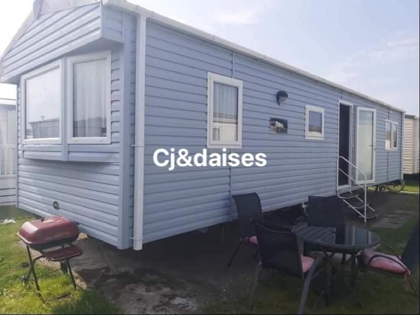 Cj & Daisies Holiday Home Prestatyn Ngoại thất bức ảnh