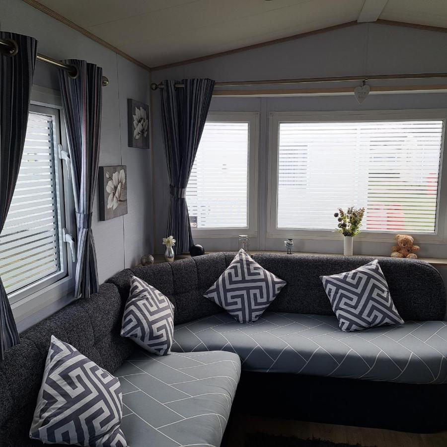 Cj & Daisies Holiday Home Prestatyn Ngoại thất bức ảnh