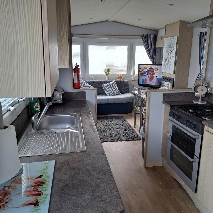 Cj & Daisies Holiday Home Prestatyn Ngoại thất bức ảnh
