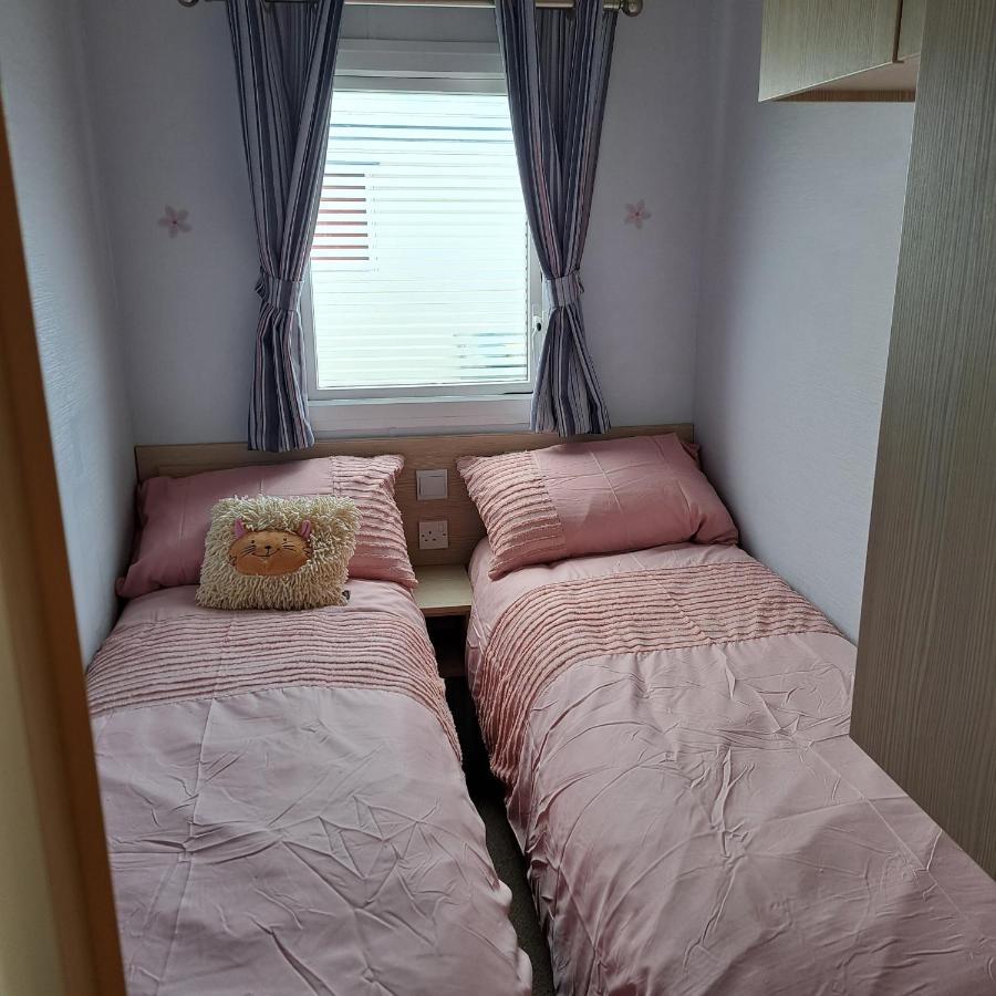 Cj & Daisies Holiday Home Prestatyn Ngoại thất bức ảnh
