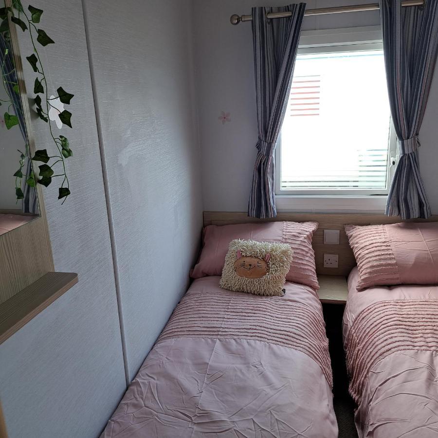 Cj & Daisies Holiday Home Prestatyn Ngoại thất bức ảnh