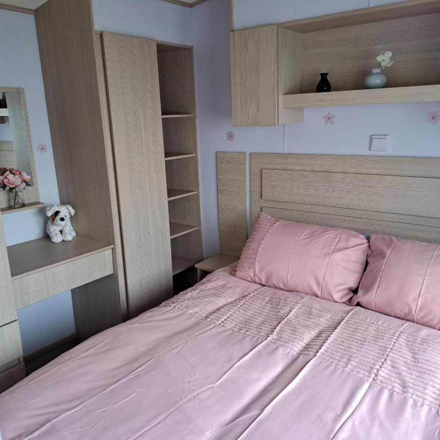Cj & Daisies Holiday Home Prestatyn Ngoại thất bức ảnh